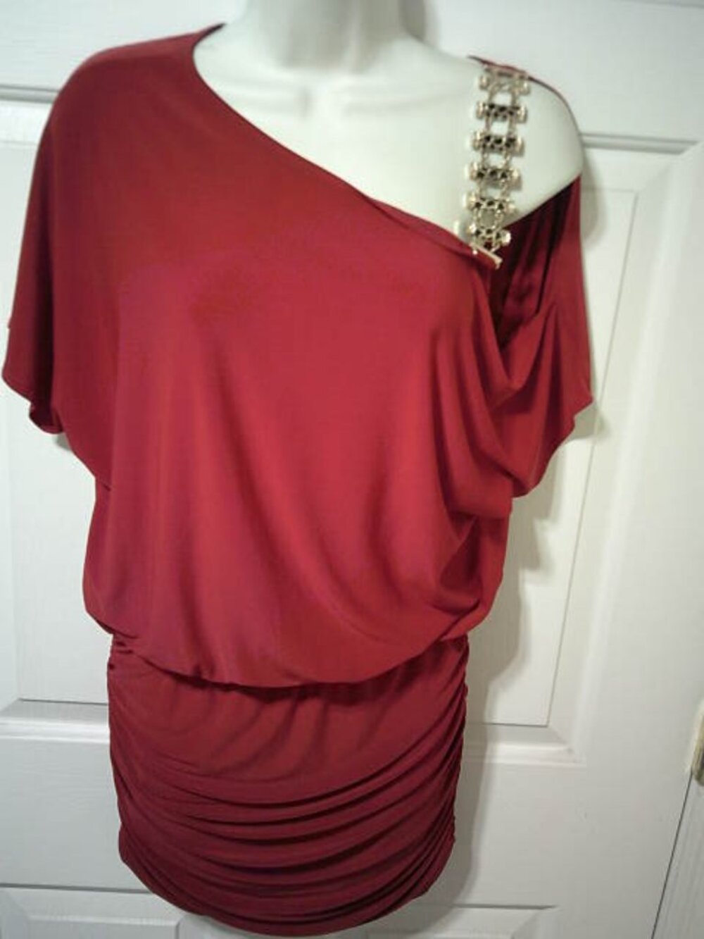 GORGEOUS PAPAYA CANDY APPLE RED RUCHED COLD SHOULDER DRESS SZ M GOLD CHAIN STRAP